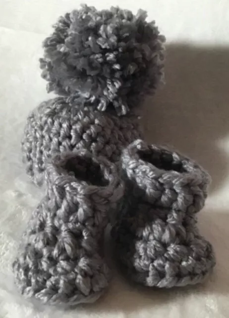 handmade crochet baby boys or girl hat and bootees 3-6 months gift set brand new