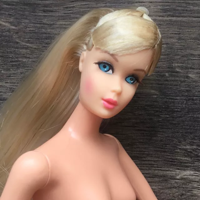 Vintage mod era sun kissed hair twist and turn Barbie doll by