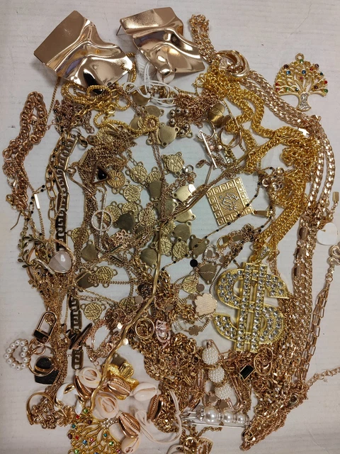 Lot De Bijoux Anciens Vintage - Boîte à Bijoux "Fond De Tiroir" - Métal (Retour De Voyage)