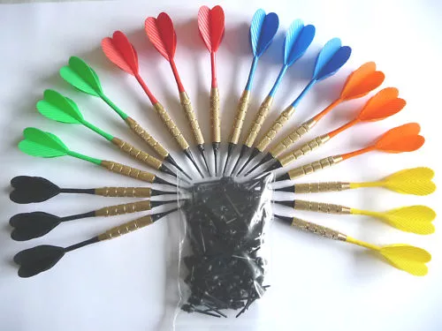 18 flechettes darts à pointes plastiques + 100 pointes