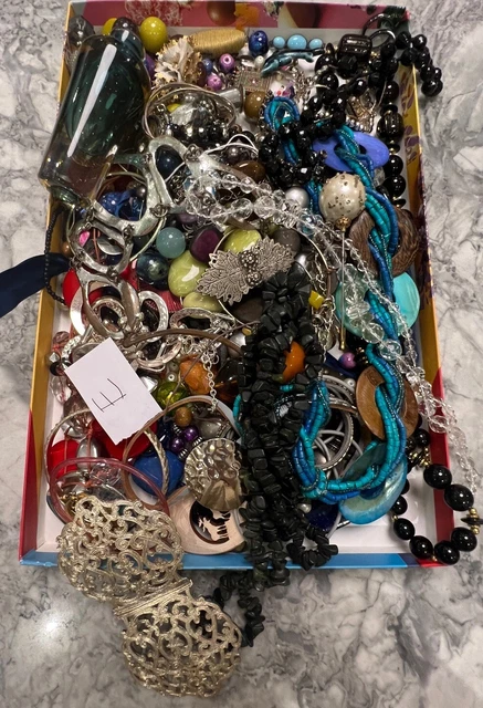 job lot vintage jewellery Mixed Items Silver Jet Etc Box E