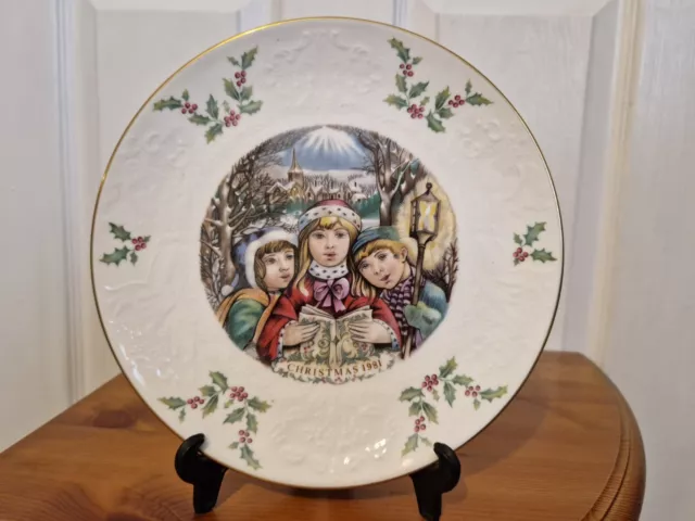 Royal Doulton Merry Christmas 1981 Christmas  Plate - Collectors Edition