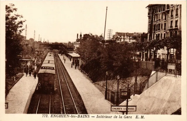 CPA ENGHIEN-les-BAINS - Intérieur de la Gare (380523)