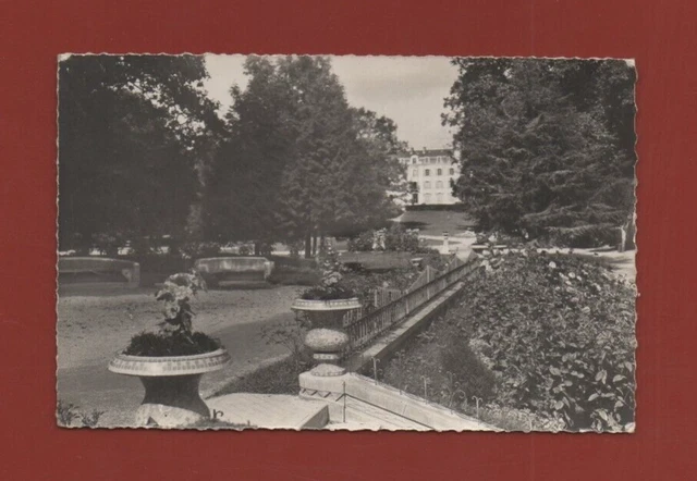 SAINT HONORE LES BAINS - Le parc de l'établissement thermal  ...   (Ref. G30)