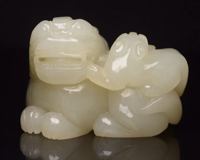 Chinese Exquisite Handmade Lion carving Hetian Jade Statue