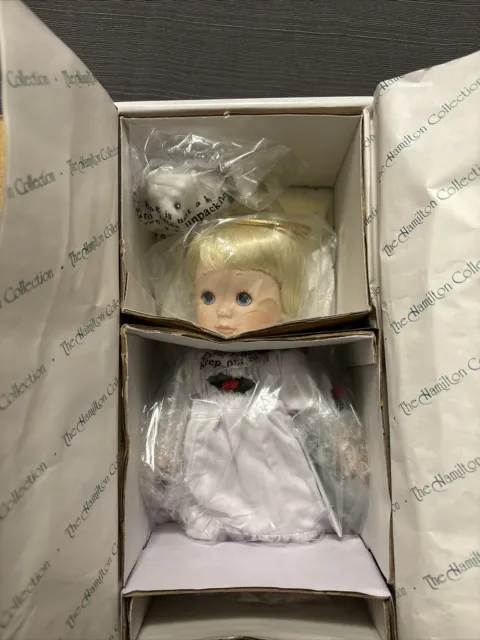 NEW IN BOX Hamilton Collection Holly Angel Porcelain Doll 10" Christmas     632