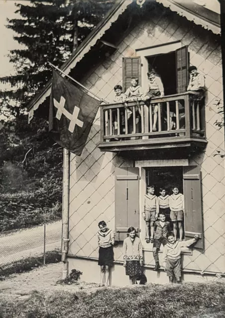 Photo image cliché épreuve camp pour enfants drapeau style croix de Lorraine