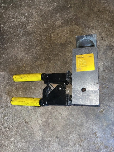 Nvent Erico Cadweld Tac2G2G 2/0 Conc 2/0 Conc Mold W/ Clamp Good Condition
