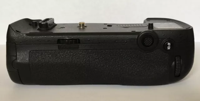 Genuine Nikon MB-D18 Battery Grip for Nikon D850 with MS-D12EN Magazine