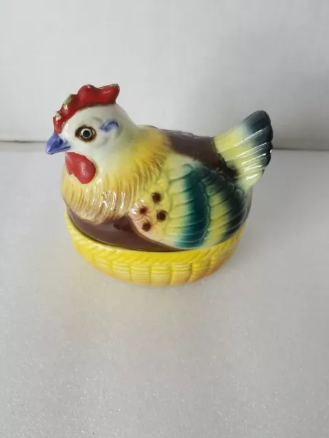 Vintage Napco Hen in Basket Ceramic W/Egg Salt and Pepper Shakers. 4" *READ*