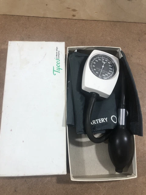 Tycos Welch Allyn Hand Aneroid Sphygmomanometer Adult Blood Pressure Cuff