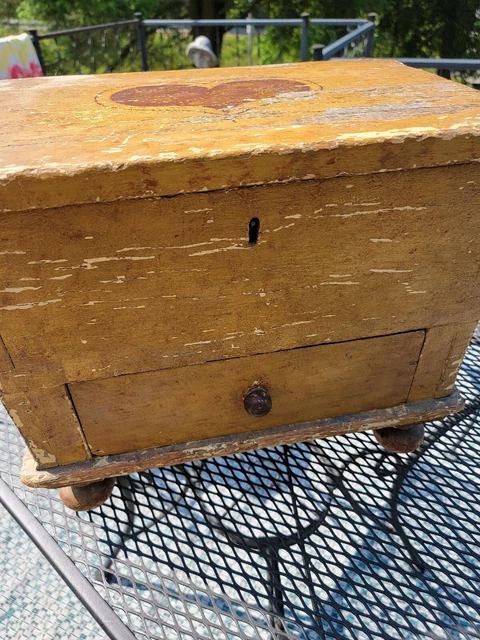 Antique Vintage Dovetailed Pennsylvania Heart Wood Board Chest