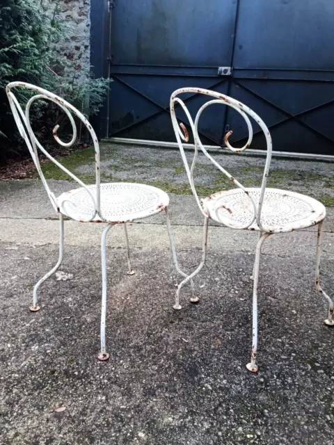 Paire d'anciennes chaises de jardin en fer forgé 2