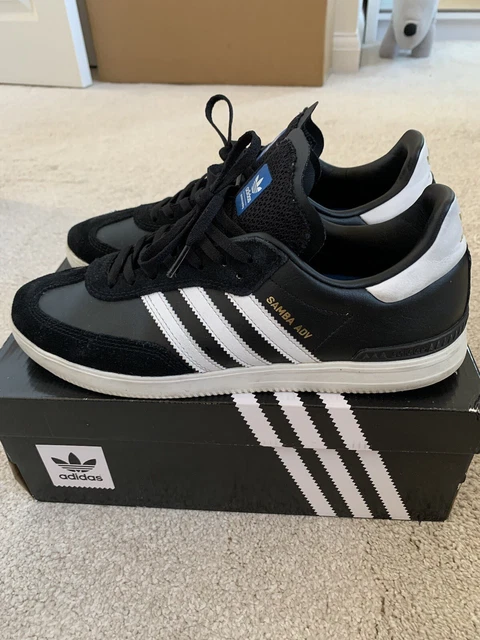 adidas gazelle silver green womens Same but Different - Adidas Samba main image 0