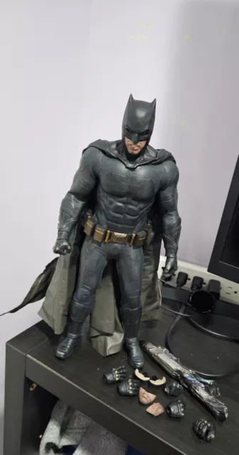 Hot Toys Justice League Batman Deluxe Figure MMS456