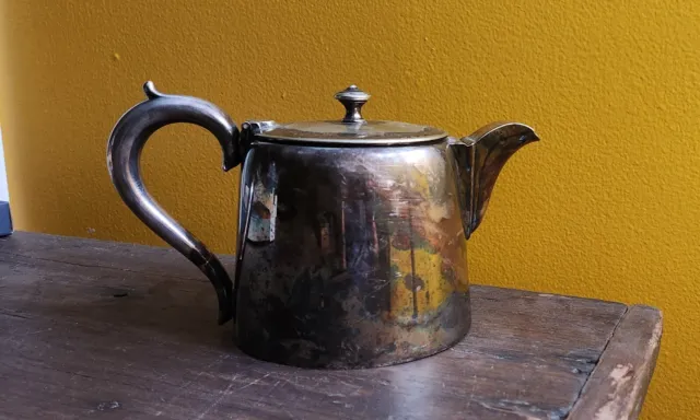 Hygenia Vintage 1950's 1 1/2 Pint Tea Pot silverplated very rare edition & size!