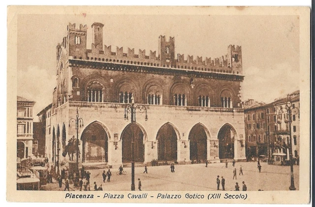 Piacenza Piazza Cavalli F.p. Viaggiata   1933