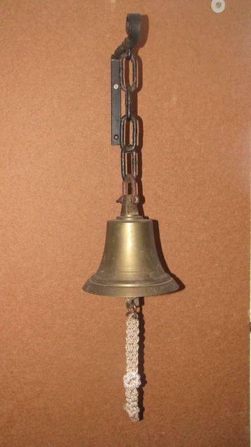 Schiffsglocke Messingglocke Glocke 17cm  ca. 3kg und Schmiedeeiserne Halterung