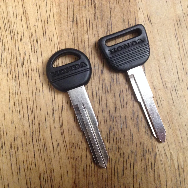 thumbnail image 2 of Genuine Honda Key Blank – 35117-SM4-901 – Uncut OEM For Accord, Civic, CR-V, Prelude, Odyssey 2 of 5