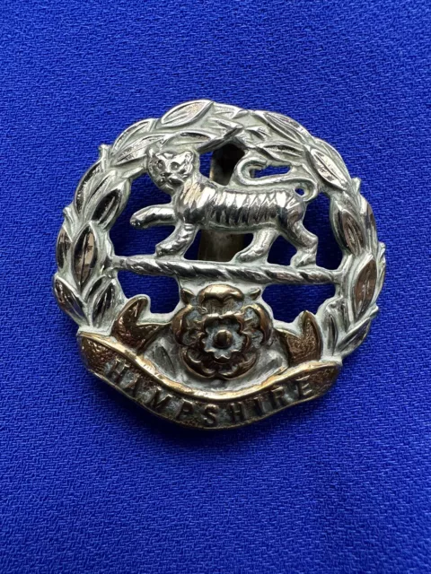 Hampshire Regiment Military Cap Badge – Bi Metal With Slider