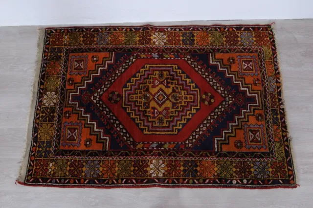Tappeto pakistano pelo corto motivi orientali asimmetrico 113 x 165 cm
