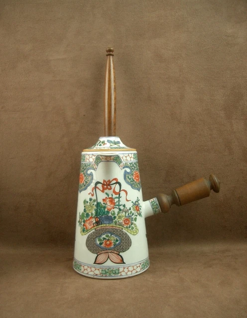 Belle Chocolatiere Ancienne En Porcelaine Decor Chinoisant Paris Samson ?