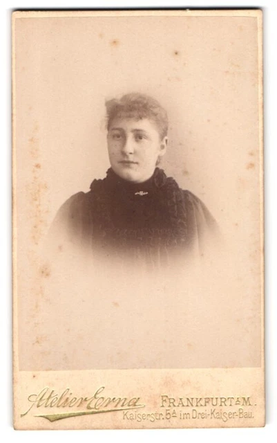 Fotografie Atelier Erna, Frankfurt a. M., Kaiserstr. 5a, Portrait Dame in gerüs