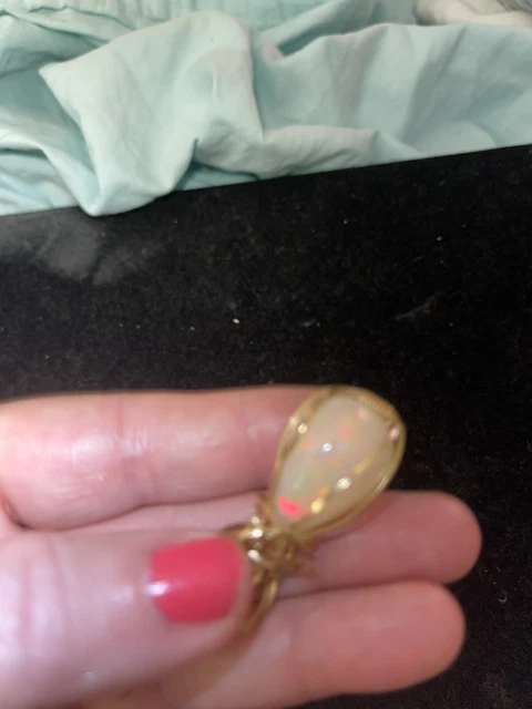 large welo opal pendant 14k lots if redflashes- looks like a 6 plus caret