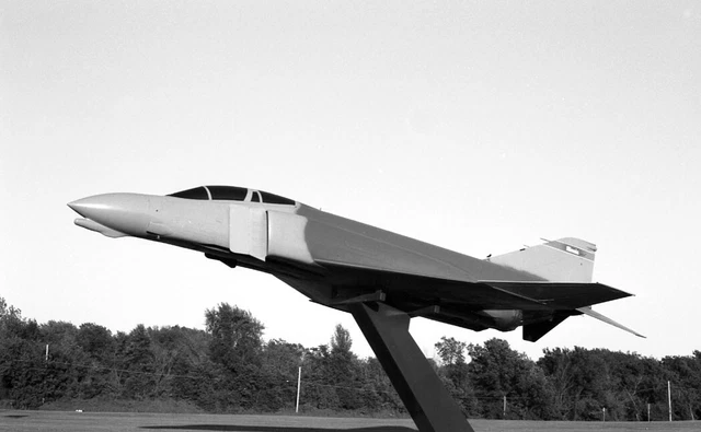 F-4D Phantom II, 66-7468 at Springfield, 2 Jun 1996 - B&W Neg_5911