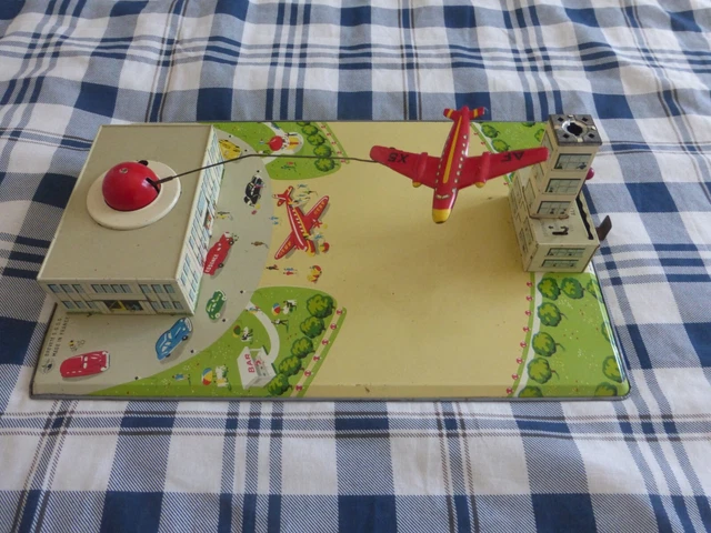 JOUET ANCIEN MÉCANIQUE à ressort tôle avion Air France EUR 50,00 JOUET ANCIEN MÉCANIQUE à ressort tôle avion Air France EUR 50,00