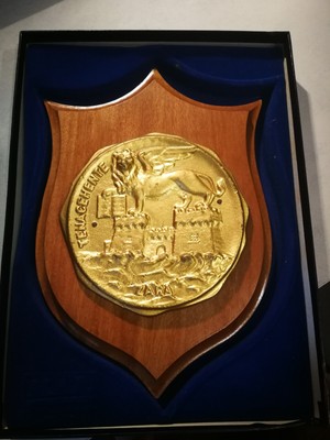 Crest dell'Incrociatore Zara una vera chicca per collezionisti di militaria.  