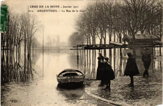 CPA  Crue de la Seine - Janvier 1910 -Argenteuil - La Rue de la Gare   (290559)