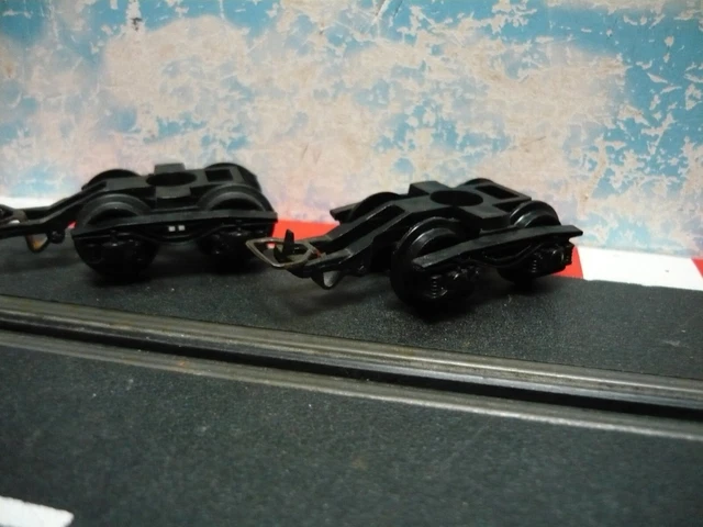 JOUEF LOT DE 24 Essieux Roues Plastique EUR 5,90 - FR