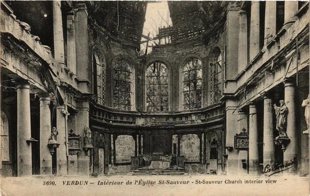 CPA MILITAIRE Verdun-Intérieur de l'Eglise St-Sauveur (316133)