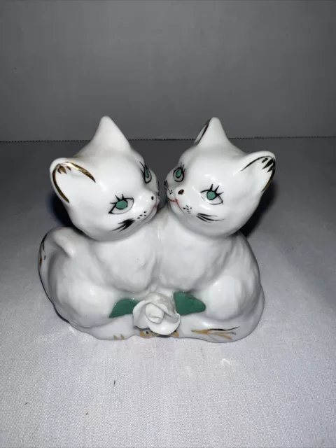 Vintage Ceramic White Cats Kissing Cute Hand Painted Gold Trim Flower Small