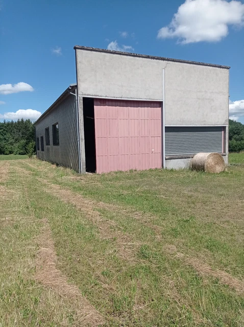 Terrain constructible avec hangar 2