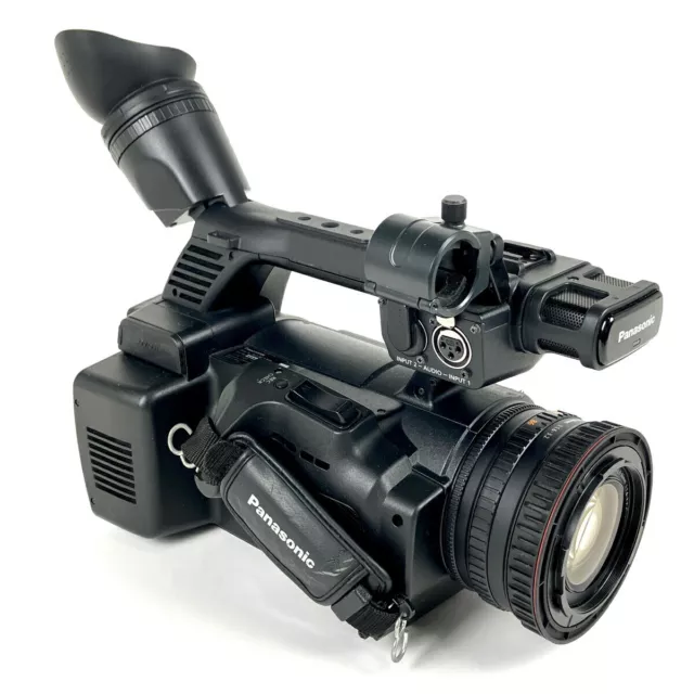 Panasonic AG-AC130A Prise en Main Caméscope Vidéo Noir avec Étui Accessoires Usé 2