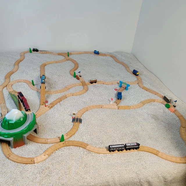  THOMAS & FRIENDS Holzeisenbahn Zug Motorset Schüttgut Posten #8 EUR 175 Illustration 