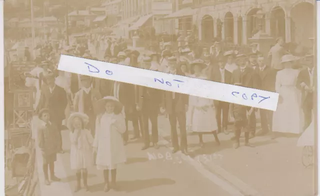 Holiday Makers At Ventnor Isle Of Wight