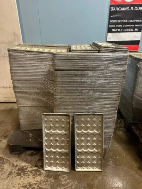 LOT OF 5 HEAVY DUTY, COMMERCIAL Chicago Metallic SLIDER BUN Pan, Makes (36)