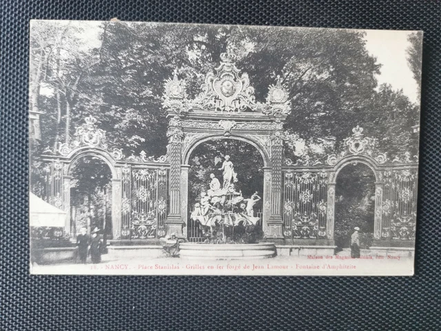CPA 54 NANCY - Place Stanislas - Grilles en Fer - Fontaine d'Amphitrite