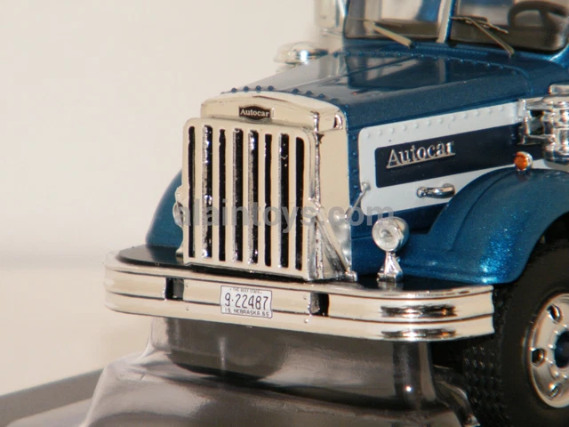 Modèle Réduit D'autocar A64 1965 Bleu - Échelle 1:43 Par IXO MODEL