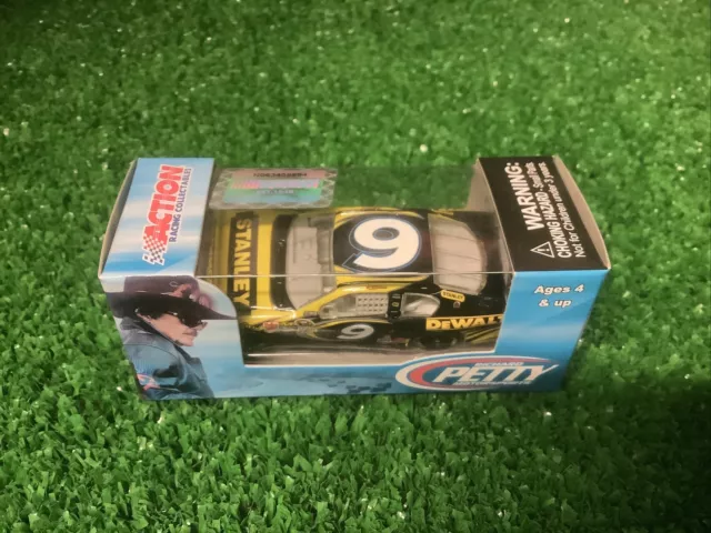 1:64 2012 Ford Fusion NASCAR Marcos Ambrose Stanley