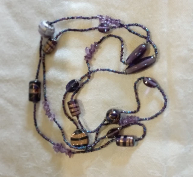 Collier Sautoir En Perles De Verre Violet, Noir Et Or - Occasion Bon état
