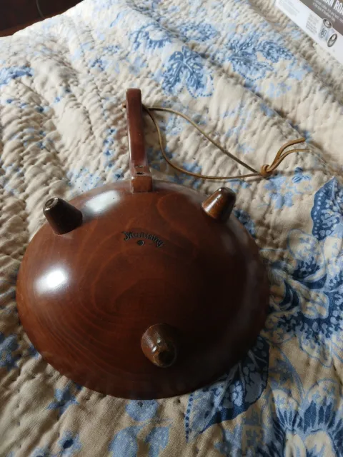 Vintage MUNISING~8.5” Footed Brown Wooden Bowl w/ Handle Hang & 3 Peg Feet 2
