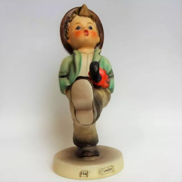 Vintage Hummel Goebel Figur Happy Traveler 109/0 Junge Wandern mit Regenschirm. 2