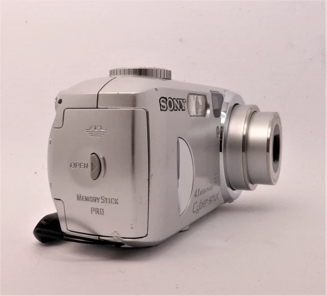 SONY Cyber-Shot DSC-P73 4.1 MP Fotocamera Digitale Compatta Vintage Sony Lens 3x 3