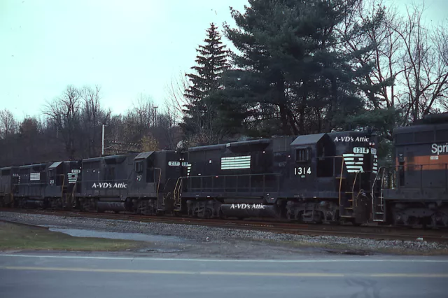 Orig slide B&M Boston Maine " new " power on D&H Delanson NY 1992  BIN