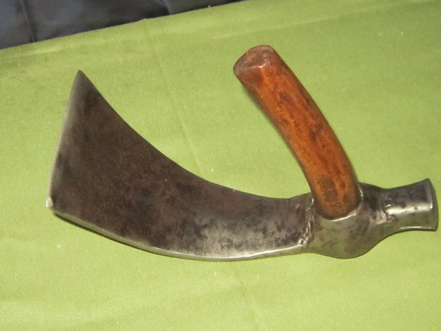Hache Ancienne En Fer Forgé à La Main - Vintage Rustique - Outil De Coupe Bois Collection