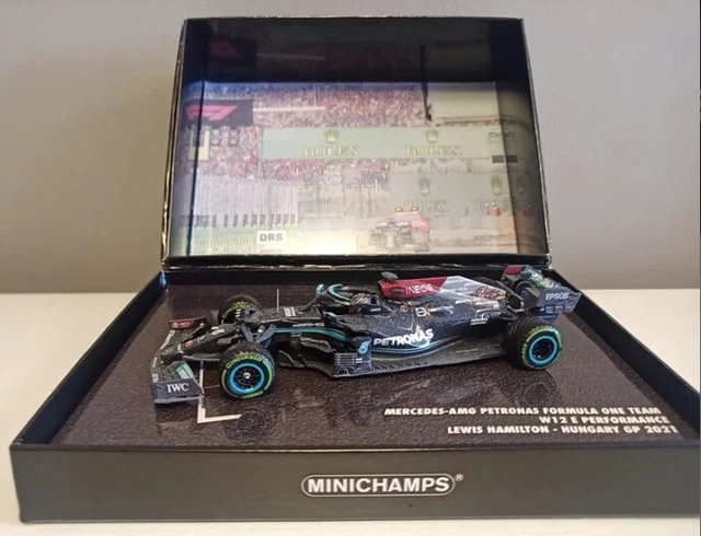 Minichamps 247200044 STEERING WHEEL MERCEDES AMG PETRONAS HAMILTON 1/2